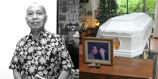 FOTO: Suasana Haru, Jenazah Bondan Winarno Diantar ke Rumah Duka