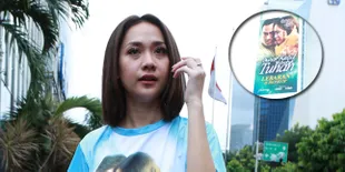 FOTO: 'SURAT KECIL UNTUK TUHAN' Terpampang nyata di GIant LED