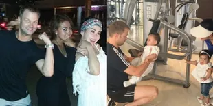 Foto Syahrini Liburan Manja Bareng Dash Berlin Bareng Raja & Ratu