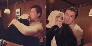 Foto Syahrini Malu-Malu Peluk, Cium dan Duduk di Pangkuan Reino Barack, Benar-Benar Tak Bisa Dipisahkan