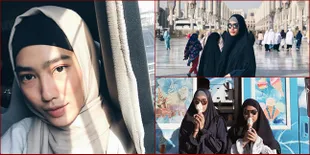 FOTO: Tahun Baruan di Tanah Suci, Alika Cantik Berhijab