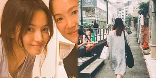 FOTO Tetap Memukau! Fashion Casual & Wajah No Makeup Song Hye Kyo