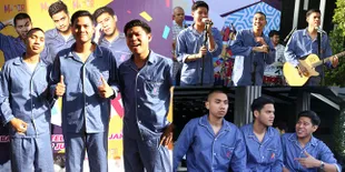 FOTO: Unik! 'Mager', RAN Tampil di Atas Panggung Pakai Baju Piama