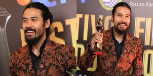 FOTO Untuk Petani Kopi Chicco Jerikho Dedikasikan Penghargaan Ini