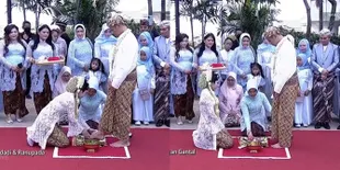 Foto Via Vallen dan Chevra Yolandi Jalani Prosesi Injak Telur, Basuh Kaki Suami dengan Telaten
