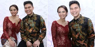 FOTO: Wajah Bahagia Acha Septriasa - Vicky Kharisma Usai Lamaran