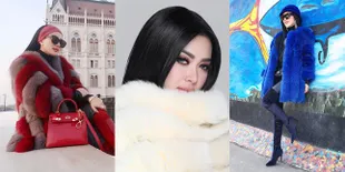 FOTO: Warna-Warni, Ini Deretan Koleksi Jaket Bulu Milik Syahrini!