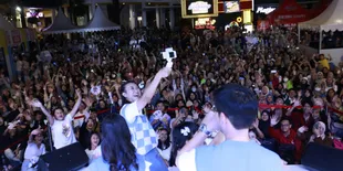 Galeri Foto KapanLagi Korea Festival Bandung, Keseruan yang Nggak Habis dari Sore Sampai Malam: Ada Dance Cover, Kimbab Family dan Friday Noraebang