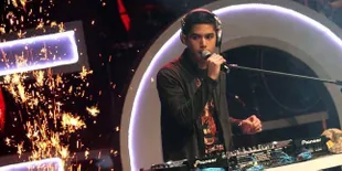 Gantengnya Al Ghazali di Belakang Turn Table