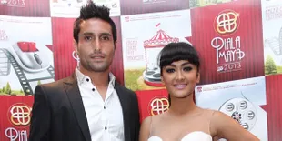 Gaston Castano Setia Dampingi Julia Perez di Piala Maya 2013