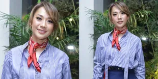 Gaya Bunga Citra Lestari Tampil di Gala Premiere KELUARGA CEMARA