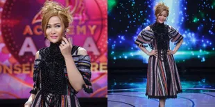 Gaya Inul Daratista Pakai Dress Tenun di DA Asia 4 Top 8 Group 1
