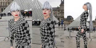 Gaya Lady Gaga Saat Narsis di Louvre Perancis