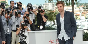 Gaya Robert Pattinson Yang Siap Warnai Harimu