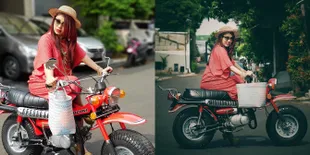 Gaya Soimah Pakai Daster Naik Motor Jadul, Sangar Abis!