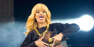 Gaya Super Seksi Rihanna Saat Penggarapan Video Musik