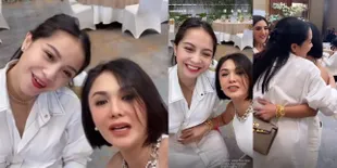 Gemas Lihat Baby Bump! Ini 8 Potret Pertemuan Yuni Shara dan Istri Raffi Ahmad - Elus-Elus Perut Buncit Nagita Slavina