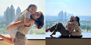 Gendong Putri Kecilnya, Ini 7 Momen Kehangatan Gisella dan Gempi Waktu Holiday, Beri Kata-kata Indah Menyentuh Hati untuk Sang Anak