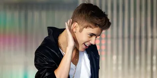 Gila - Justin Bieber Ketahuan Meludah Dari Atas Balkon