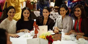 Gita Gutawa, Tampil Cantik Dewasa Bersama Para 'Kartini Modern'