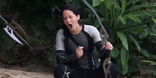 Gokil dan Cueknya si Cantik Jennifer Lawrence