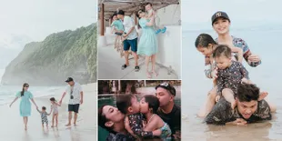 Happy Family! Intip 10 Foto Liburan Eksotis Chelsea Olivia dan Glenn Alinskie Bersama Anak-Anaknya di Bali