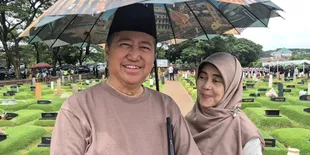 Harry Kiss Tebar Ribuan Ikan di Danau Dekat Makam Vidi Aldiano Sebagai Aksi Kebaikan