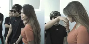 Harus Berpisah, Intip 9 Momen Manis Aurel Antar Keberangkatan dan Cium Tangan Atta Halilintar 