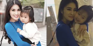 'Honeymoon' Keluarga, Keponakan Tak Mau Lepas Dari Sandra Dewi