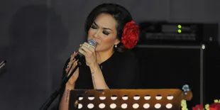 Horor, Ada Kursi Kuntilanak Suti di Rilis Album Sara Wijayanto!