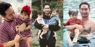 Hot Daddy: 10 Foto Jeje Govinda Suami Syahnaz Sadiqah Momong Anak Kembarnya, Kepala Rumah Tangga Idaman!