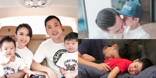 Hot Daddy Super Tampan, Ini Potret Harvey Moeis Suami Sandra Moeis Saat Ikut Momong Dua Jagoannya: Keluarga Harmonis!