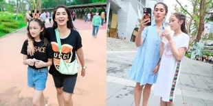 Ibunya Awet Muda dan Anaknya Makin Menawan, Ini Potret Ussy Sulistiawaty dan Shakeela Eleanor Bak Adik Kakak yang Cantiknya Saingan - Selalu Kompak
