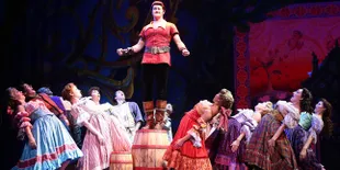Indahnya Dongeng Cinta Sejati 'Beauty And The Beast' di Panggung