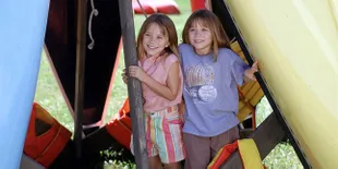 Ini Bukti Jika Mary-Kate & Ashley Olsen Memang Gemesin Dari Kecil