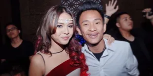 Inikah Pacar Baru Aurel Hermansyah Pengganti Tommy Rumengan?