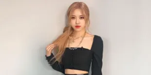 Inspirasi Gaya Tampak Berkelas dan Stylish dengan Outfit Serba Hitam Ala Rose BLACKPINK!