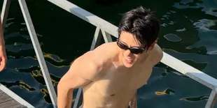 Jaehyun NCT Liburan di Lake Como, Sosok Wanita Berbikini Disorot