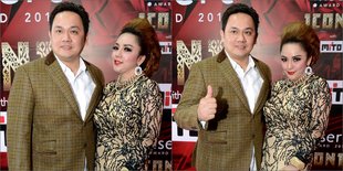 Jalan di Red Carpet Insert Award, Farhat Abbas dan Regina Mesra!