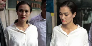Jenguk, Atiqah Hasiholan Ungkap Kejiwaan Ratna Sarumpaet Menurun