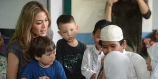 Jessica Iskandar Dicomblangin dengan Seorang Dokter?