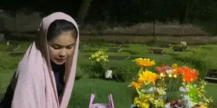 Karina Ranau Ungkap Alasan Sering Ngonten di Makam Epy Kusnandar