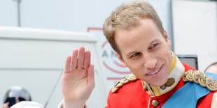 'Kembaran' Pangeran William Ini Mirip! Kamu Bisa Bedakan Nggak?