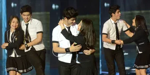 Kemesraan Aliando Syarief dan Prilly Latuconsina di Atas Panggung