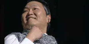 Kerennya PSY Saat Konser Tunggal Happening di Korea