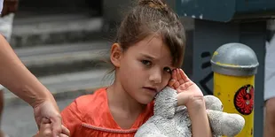 Ketika Acara Jalan-Jalan Malah Bikin Suri Cruise Cemberut