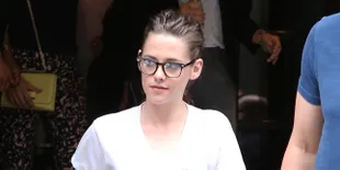 Ketika Kristen Stewart Akhirnya Tersenyum Manis