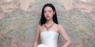 Kim Ji Won Tampil Elegan Hiasi Sampul Marie Claire Korea dengan Perhiasan Mewah BVLGARI