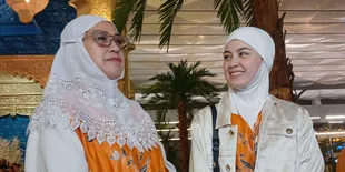 Kimberly Ryder Tetap Umrah Meski Ada Konflik di Timur Tengah, Berserah Kepada Allah