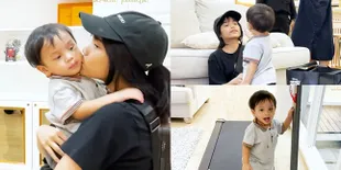 Kini Sudah Bisa Tersenyum, 8 Potret Kondisi Baby Gala Usai Kepergian Vanessa Angel - Lengket Terus Dengan Aunty Fuji